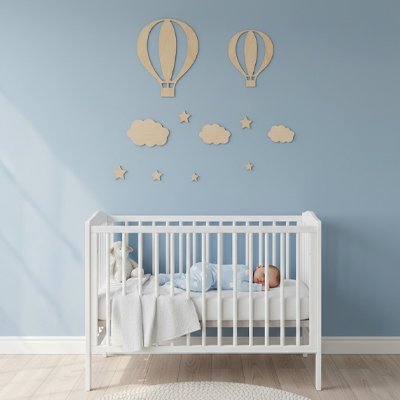 Stickers muraux en bois avec un design unique d'étoile, de nuage et de montgolfière - Le Monde de Charlo & Clara